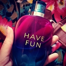 Jeden z ulubionych! 
Bardzo ładny, bardzo "wakacyjny" ;)