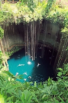 Cenote Ik Kil. Meksyk
