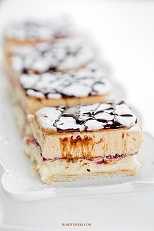 KREMÓWKA Z MASŁEM ORZECHOWYM
na krakersach