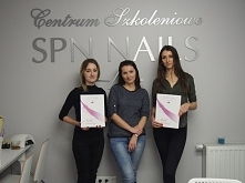 I kolejne 2 nowe Stylistki Asia i Paulina :) Dziewczyny świetnie sobie poradziły jak zawsze jestem bardzo dumna :) Ćwiczcie, nie przestawajcie robić paznokci bo jestem pewna, że...