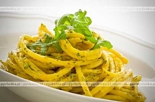 Spaghetti z sosem z rukwi z orzechami