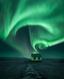 Zorza polarna nad Islandią