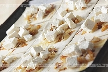 Ciasto z marmoladą morelową i lukrem