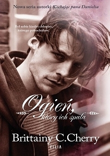 4/2017

Był sobie kiedyś chłopiec, którego pokochałam. 

Logan Francis Silverstone był moim zupełnym przeciwieństwem. Kiedy tańczyłam jak urzeczona, on podpierał ścianę. Przeważ...