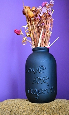 słoik z napisem z gorącego ...