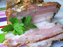 Pieczony boczek czosnkowy w marynacie musztardowej