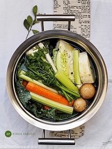 Najlepszy bulion warzywny Kingii Paruzel

Składniki:
2 marchewki
1 pietruszka
¼ selera
2 łodygi selera naciowego
liść kapusty włoskiej
plaster kapusty włoskiej
½ pora
pęczek nat...