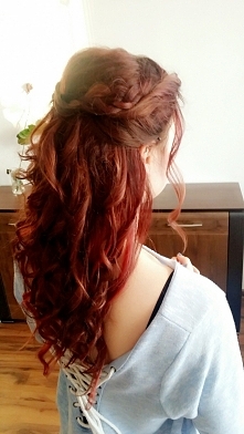 czerwono-brązowe włosy, ide...