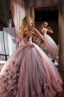 Piękny tył sukni :)