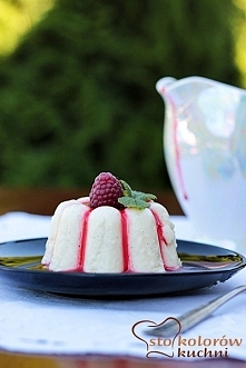 panna cotta z sosem malinowym