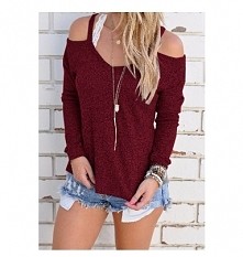 Sprzedam sweterek w kolorze bordowym z wycięciem na ramionach. Ładnie się prezentuje, stan idealny, mimo że ma odkryte ramiona jest ciepły (skład materiału 65% poliester, 35% ba...