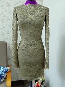 dopasowana sukienka koronkowa