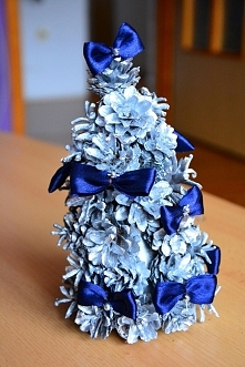 choinka z szyszek plus kokardki-MM