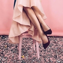 "To prawda, że całe życie musimy udawać, aby żyć. Nie ma chwili, żebyśmy nie udawali. I nawet sami przed sobą udajemy. W końcu jednak przychodzi taka chwila, że nie chce na...