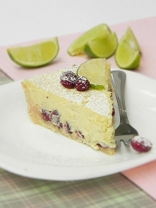 Tarta limonkowa z żurawinami