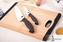 Nóż szefa kuchni (długość ostrza 27 cm) to wszechstronne narzędzie, nieodzowne podczas przygotowywania domowych posiłków. Specjalnie wyprofilowane ostrze z łatwością poradzi sob...