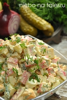 sałatka z paluszków surimi, przepis po kliknięciu na zdjęcie