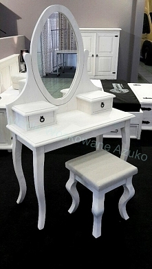 drewniana toaletka bielona