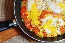 Jajka ala szakszuka, czyli jajka w pomidorach
przepis po kliknieciu w zdj