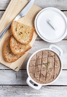 łatwy pasztet z soczewicy i ciecierzycy, przepis po kliknięciu w zdjęcie.