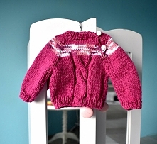 Wiśniowy sweterek