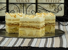 Kostka Banoffee bez pieczenia Składniki: ok. 50-54szt. herbatników maślanych puszka kajmaku 4-5 średniej wielkości bananów 500ml mleka 3 żółtka 1 całe jajko 140g cukru 3 łyżki m...