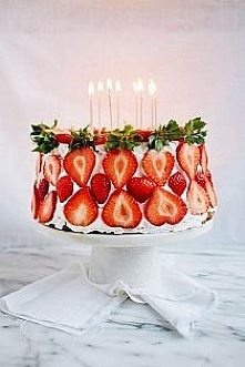 Truskawkowy torcik ^^