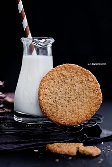 Chrupiące ciastka owsiane z czekoladą, przepis po kliknięciu w zdjęcie.