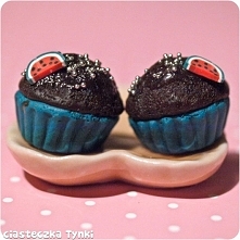 ciemne muffinki z arbuzami