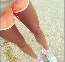 Czy znacie jakiś sposób na ładne, gładkie nogi? Problem cały czas odrastajacych włosków jest okropny... Wiecie może czym to powstrzymać? jakieś triki, kremy, czy jakikolwiek dob...