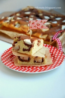 Dwukolorowe ciasto jabłkowe