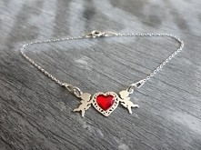 Bransoletka Amorki trzymające serce Swarovskiego.
Zapraszam do zakupu.
me.she biżuteria