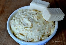 Krem z białymi michałkami