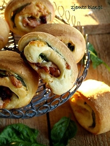 Bułeczki z szynką czosnkową, przepis po kliknięciu w zdjęcie