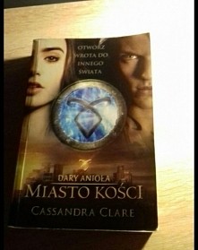 pamięta ktoś jeszcze tę książkę ?jeśli nie ,to może czas odświeżyć pamięć lub po raz pierwszy zagłębić sie w Miasto Kości; )cena książki 16 zł ,ale mozemy się dogadać 
#miastoko...