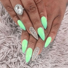 Długie i Rzucające Się w Oczy Paznokcie – Coś dla Odważnych Kobiet [GALERIA]