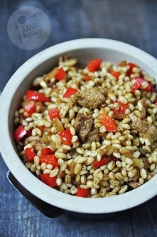 Pęczak z wieprzowiną i papryką