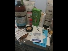 Pudełeczko lutowe shinybox,zdecydowanie najlepsze jakie dotychczas było,mam nadzieje że poziom utrzyma się już na dobre,tym razem wszystko mi podpasowało I się przyda. Ciasteczk...