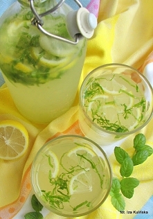 Lemoniada z miodem i cytryną,  przepis po kliknięciu w zdjęcie.