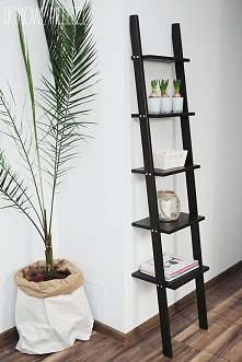 Drabina Regał w kolorze WENGE.
 
Elegancka i wyrazista. Do bejcowania użyliśmy nejcy ekologicznej na bazie wody.

Więcej informacji na naszym FB: Nasze Domowe Pielesze