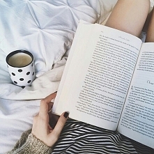 Książki. niema nic lepszego niż dobra książka i ciepła herbata. Zawsze zajmuje mi dużo czasu znalezienie dobrej książki ale jak już znajdę to potrafię czytać bez końca. Uwielbia...
