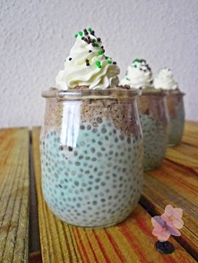 Pistacjowy pudding chia z m...
