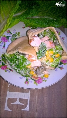 Pity z wędzonym kurczakiem w domowym sosie czosnkowym