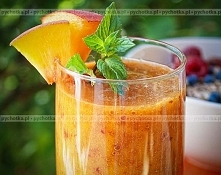 Koktajl na upalne dni z brzoskwiń