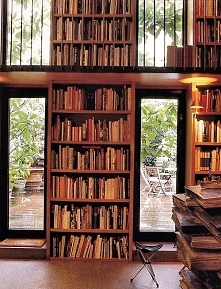 nie wiem czy czytanie książek można nazwać pasją - jest to pasją z pewnością dla mnie. Pomimo szybkiego trybu życia i częstej pogoni, miesiąc bez przeczytanej książki to miesiąc...