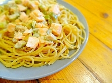 Szybkie spaghetti z łososiem i kaparami