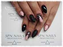 Róż z dodatkami czerni Nails by Kamila, Studio Magnetic Nails Monika Sokołowska Kielce