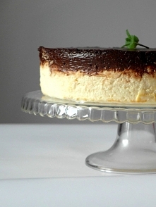 Puszysty sernik z musem czekoladowym