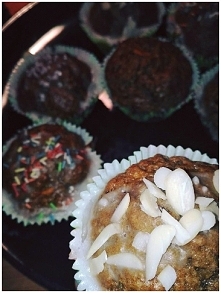 Marchewkowe babeczki :)

Składniki:
- 3 szt. średniej marchewki
- 25 g posiekanych migdałów
- 200 g mąki
- 100 g cukru
- 1 łyżeczka proszku do pieczenia
- 1 łyżeczka sody
- 3/4 ...