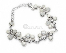 Kiara to biżuteria ślubna, bransoletka ślubna, widoczna tutaj, jest idealna do, modnych ostatnio, sukien ślubnych z aplikacjami metalowymi, w których wykorzystano opalowe kryszt...